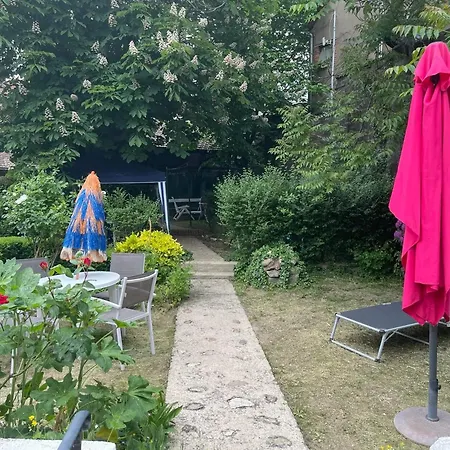 Charmant studio à Néris-les-Bains de 20 m² Апартаменты